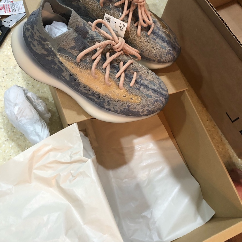 Yeezy Mist 5.5 - Picture 2 of 6